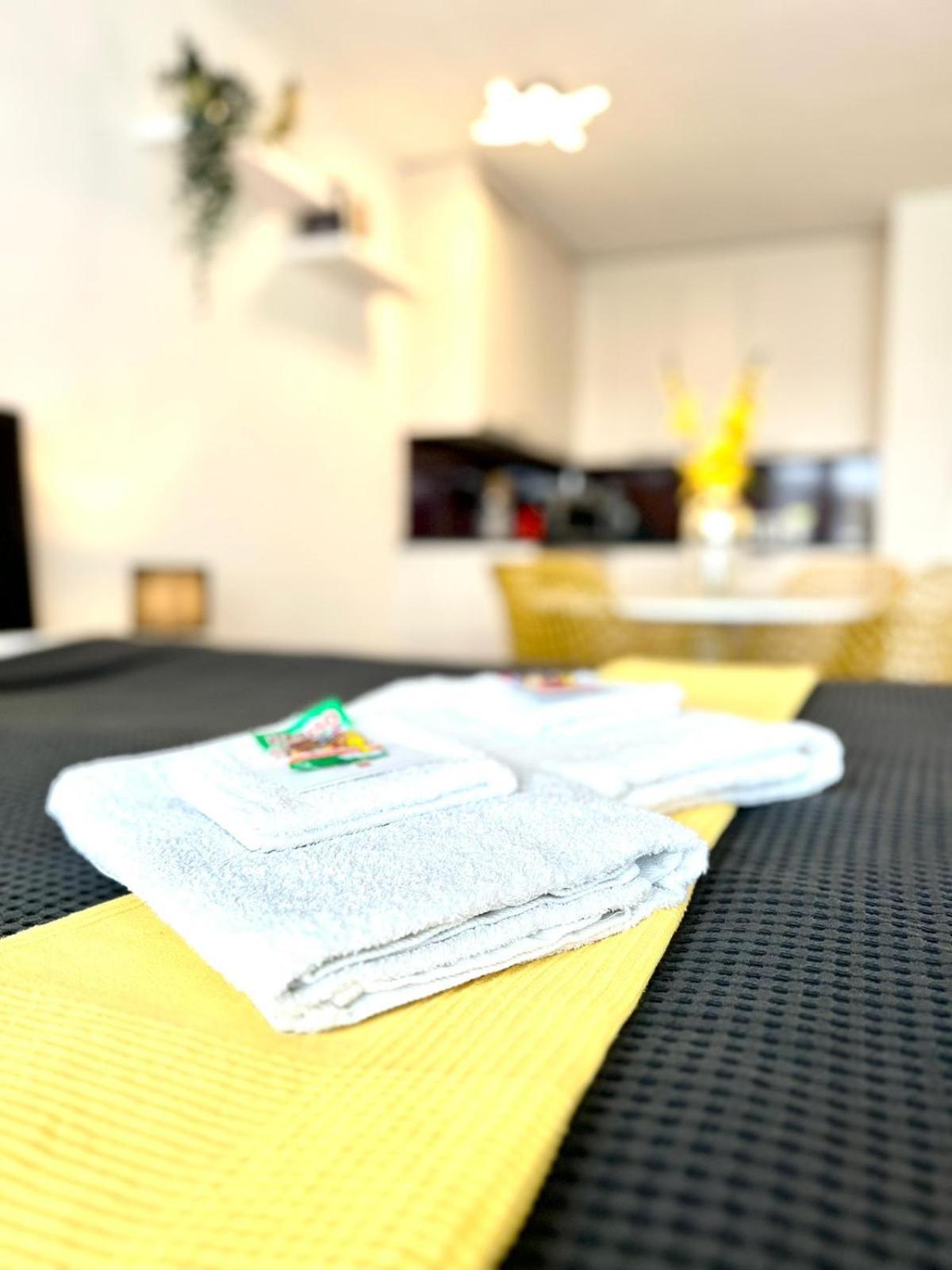 Little Penthouse **** Apartment Dietikon Luaran gambar