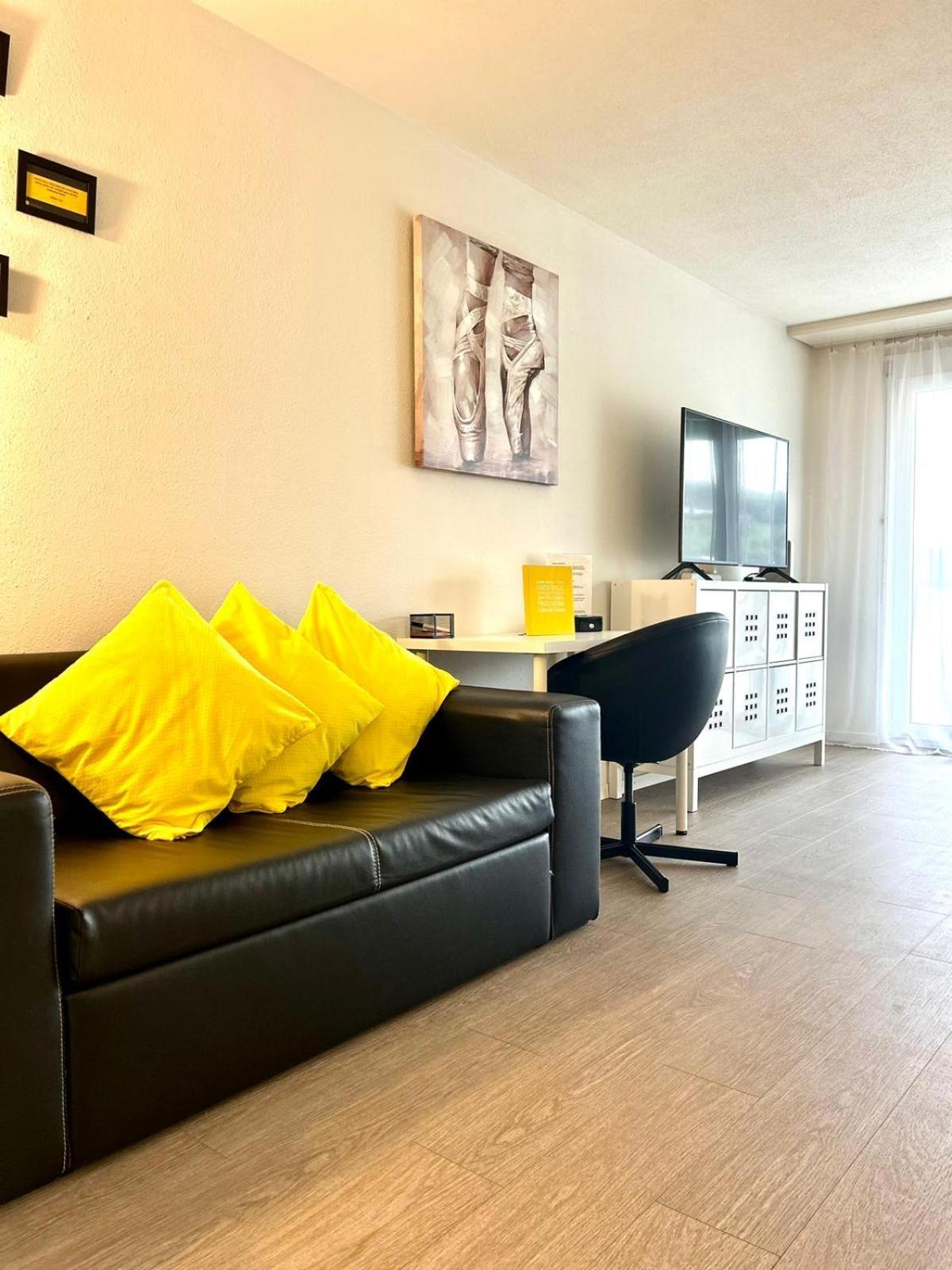 Little Penthouse **** Apartment Dietikon Luaran gambar