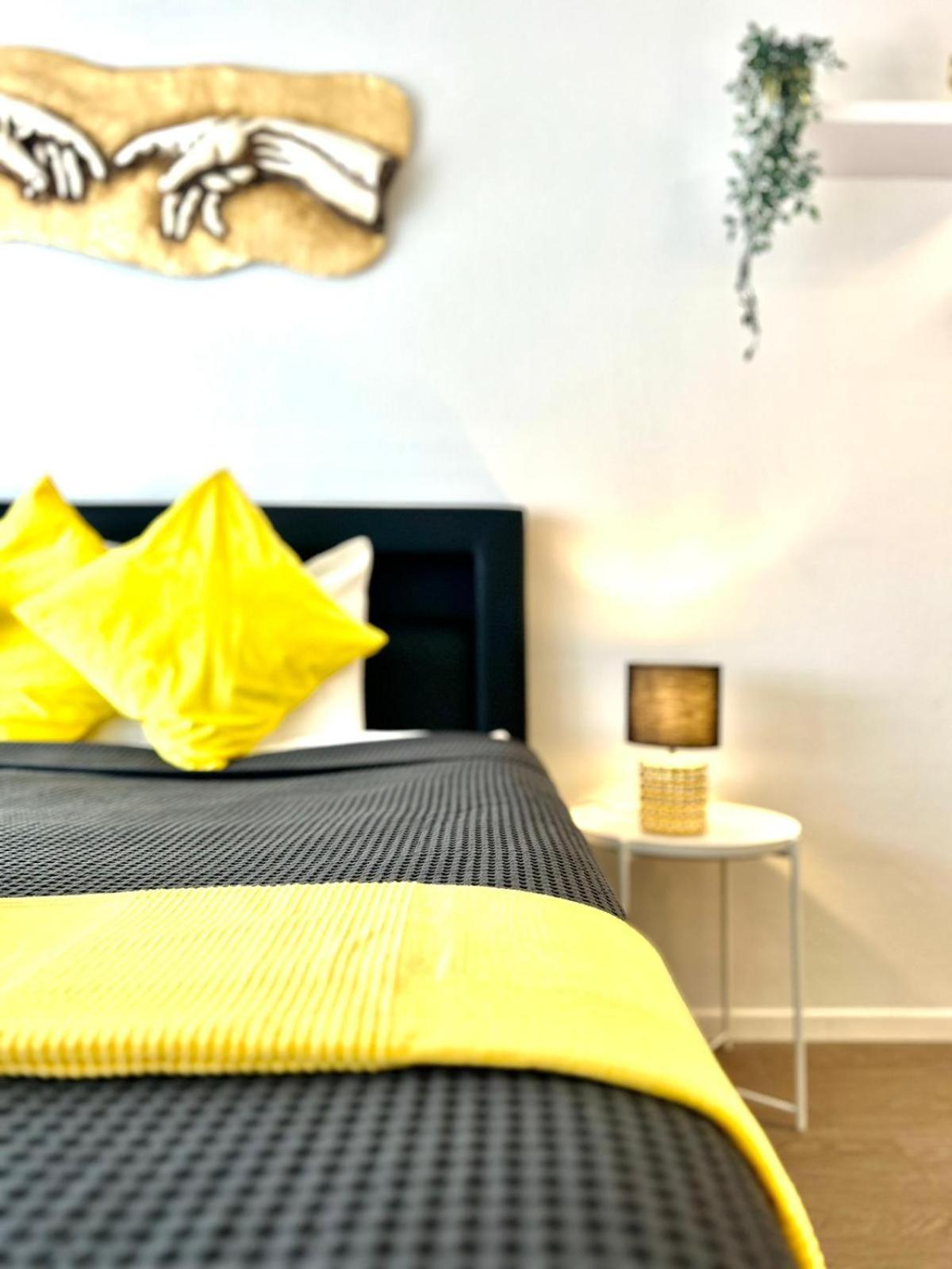 Little Penthouse **** Apartment Dietikon Luaran gambar