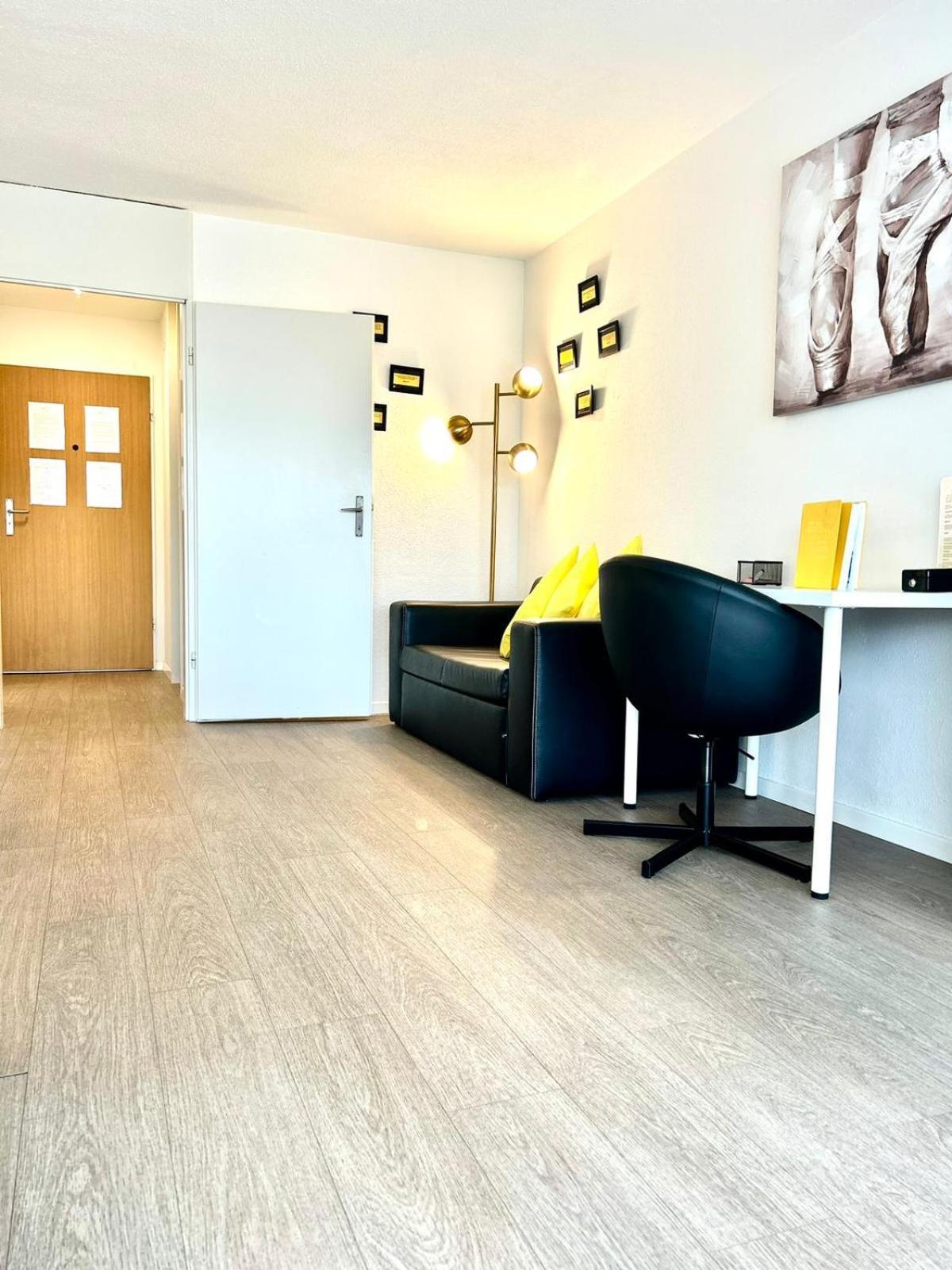 Little Penthouse **** Apartment Dietikon Luaran gambar