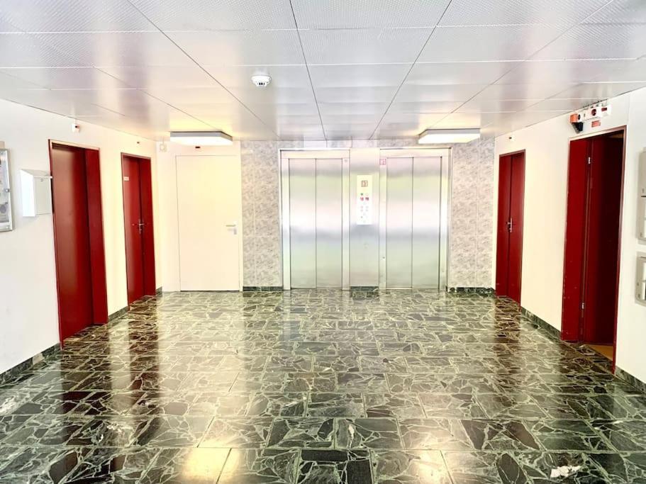 Little Penthouse **** Apartment Dietikon Luaran gambar