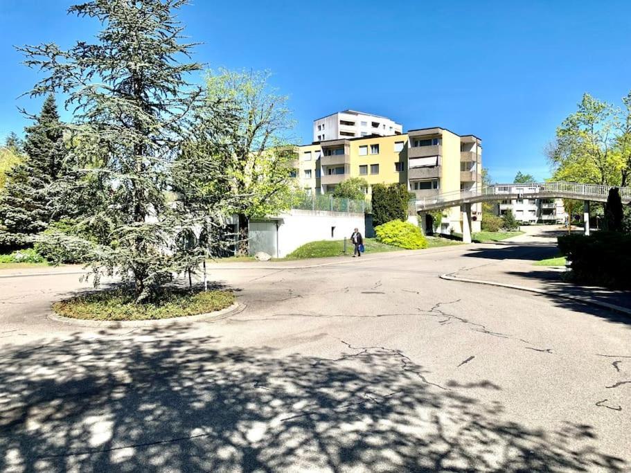 Little Penthouse **** Apartment Dietikon Luaran gambar